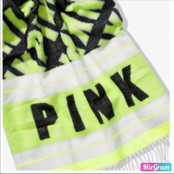 NWT VS PINK Oversized Blanket Scarf - Picture 1 of 9